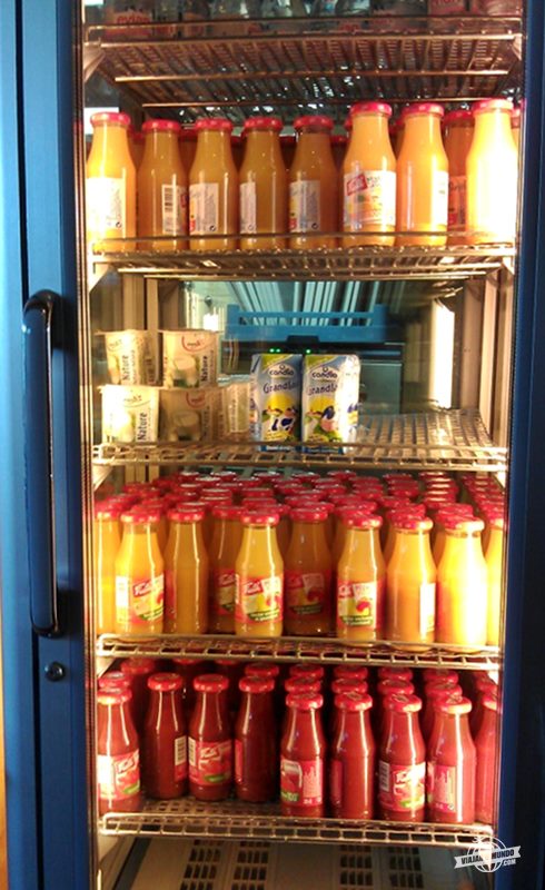 Freezer com bebidas diversas