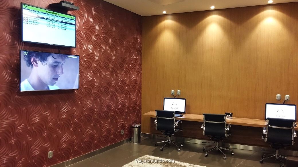 TV, painel de voos e business center