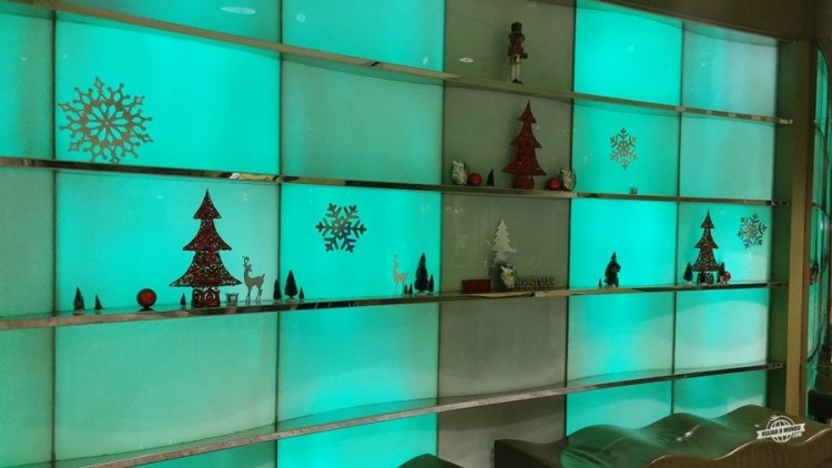 Belo painel com decoração de Natal no Admirals Club D-30 Miami