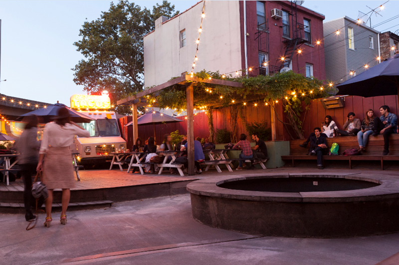 Union Pool tem uma programação diária de shows menores em um local super agradável no Brooklyn (Divulgação/Marley White)