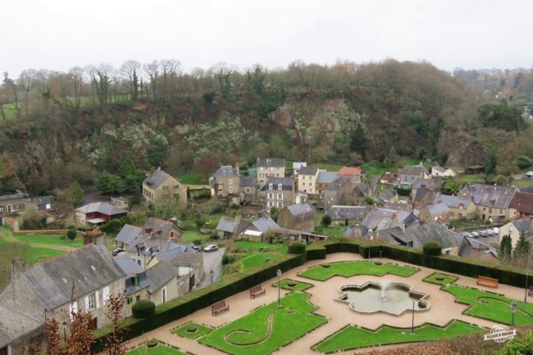 Place aux Arbres: Vista do mirante do Jardim Público de Fougères