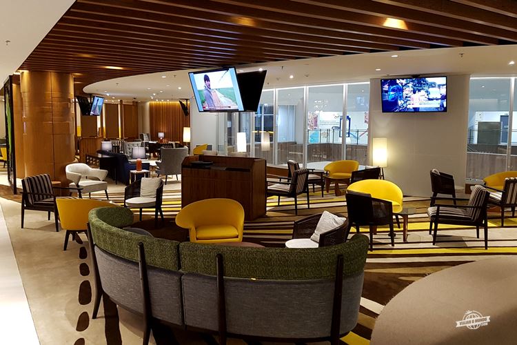 Primeiro ambiente do Plaza Premium Lounge Internacional no Galeão