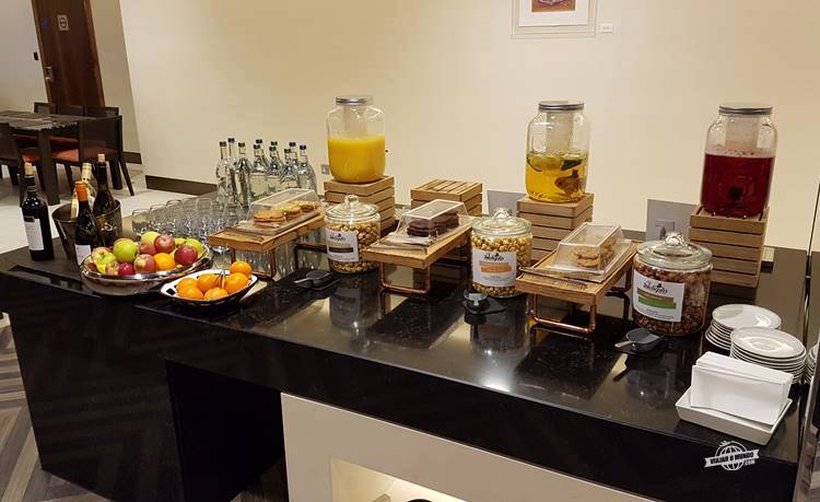 Buffet - Sala VIP SilverKris Lounge Singapore em Heathrow