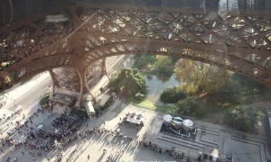 TORRE EIFFEL: como é o novo 1° andar com piso transparente!