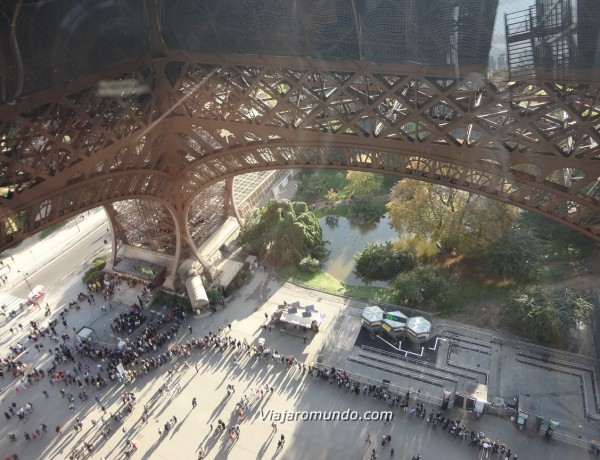 TORRE EIFFEL: como é o novo 1° andar com piso transparente!