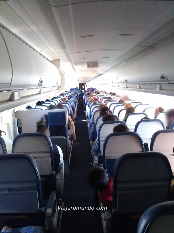 Visão de toda a aeronave (foto tirada do fundo do avião)