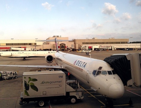 Delta: Como é voar na Classe Econômica do MD 90!