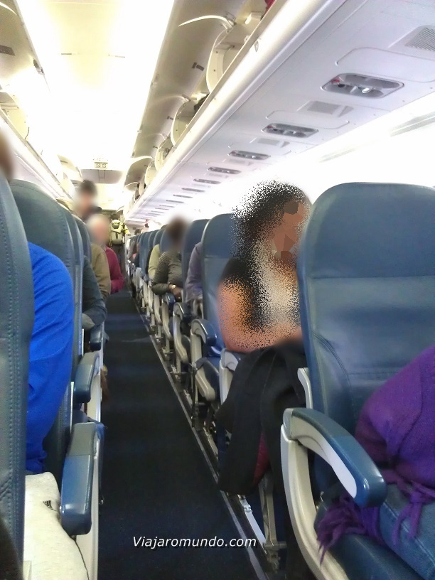 Parte de trás da aeronave vista do meu assento