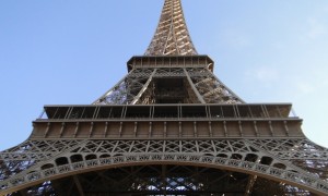 Tem passagem para Paris e quer desistir da viagem? Confira nosso post!