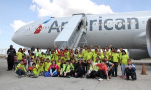 Boeing 777-300ER da American Airlines “vira” parque de diversões no dia das crianças