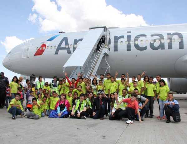 Boeing 777-300ER da American Airlines “vira” parque de diversões no dia das crianças