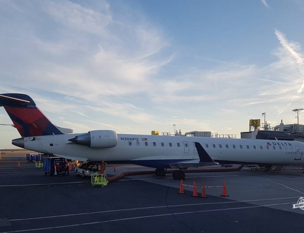 Como é voar na Primeira Classe do CRJ900 da Delta