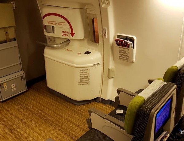 Voar na saída de emergência do Boeing 777 da Latam (São Paulo – Paris)