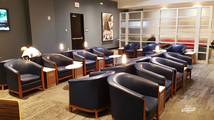 Ambiente próximo à recepção - Delta Sky Club do Aeroporto de Dallas