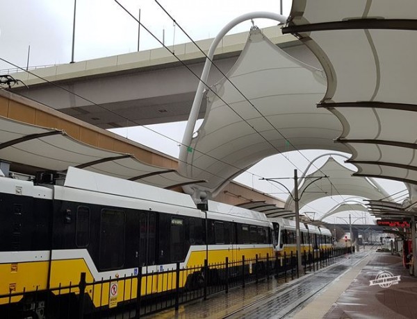 Como ir de trem do Aeroporto para o centro de Dallas