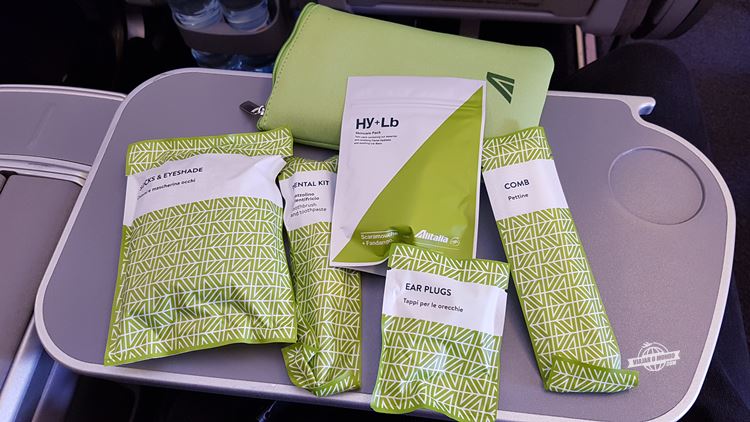 Amenity Kit da Premium Economy da Alitalia