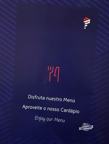 Menu da Classe Econômica da Latam. Classe Econômica do Boeing 767 da Latam (Barcelona - São Paulo)