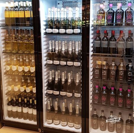 Freezer com bebidas alcoólicas - Sala VIP Casa Alitalia Fiumicino