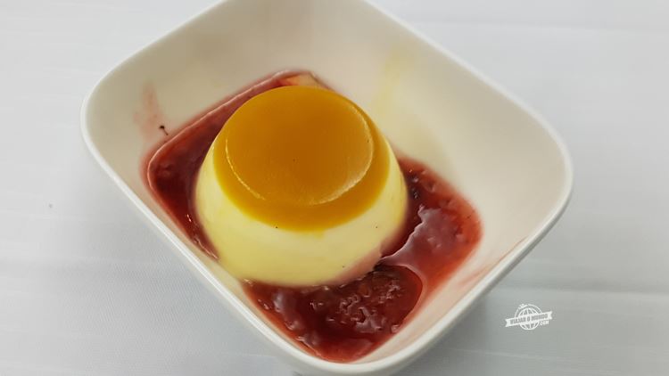 Panna Cotta de maracujá (voo Rio - Atlanta) - Classe Executiva Delta One no Boeing 767. Blog Viajar o Mundo.