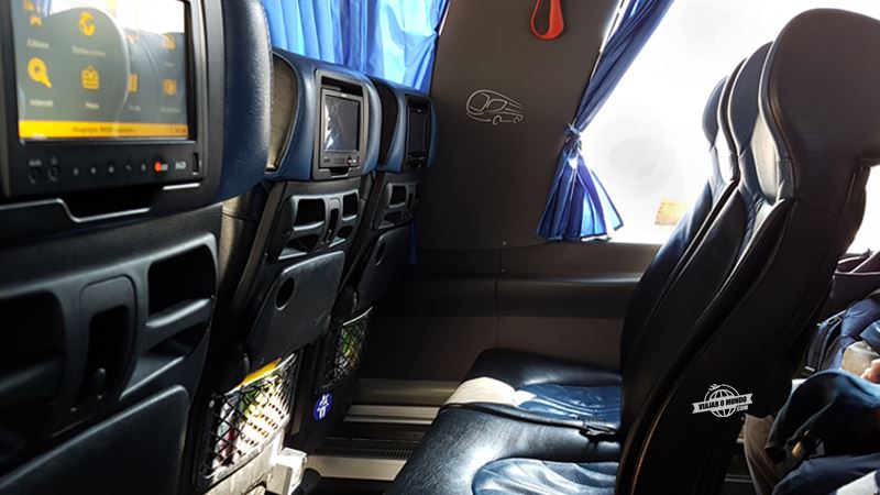 Assentos do ônibus da Regiojet - Ônibus entre Viena e Bratislava. Blog Viajar o Mundo