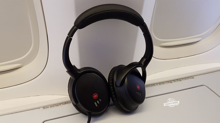 Fones de ouvido - Classe Executiva do Boeing 77W da Air Canada. Blog Viajar o Mundo.